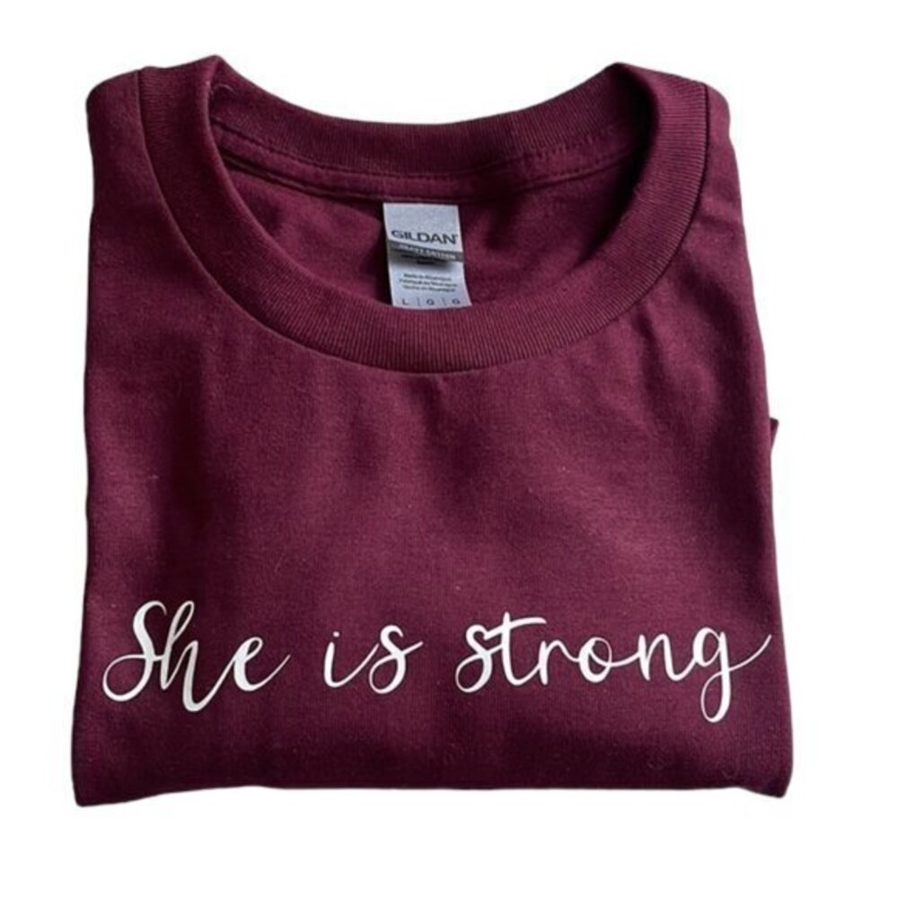 She is Strong Statement Tee Maroon Shirt Size Large NWOT #6896